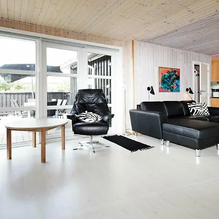 בית נופש Four-bedroom Holiday In Henne 2