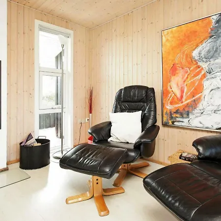 Four-bedroom Holiday In Henne 2 בית נופש