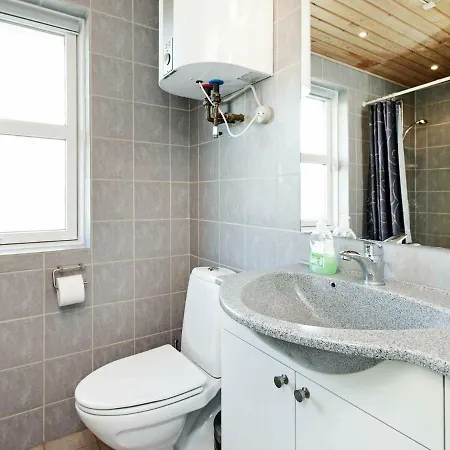 בית נופש Four-bedroom Holiday In Henne 2