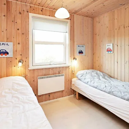 Four-bedroom Holiday In Henne 2 * האנה סטרנד